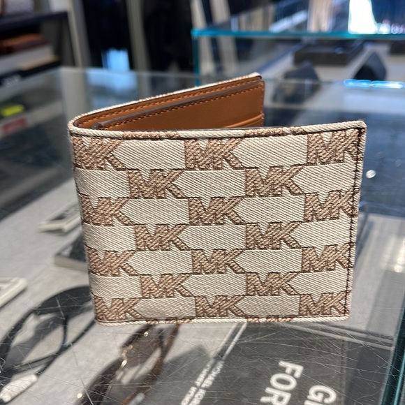 Michael Kors Men’s Women’s Cooper Logo Fabric Billfold Wallet Light Cream Multi - Picture 14 of 16